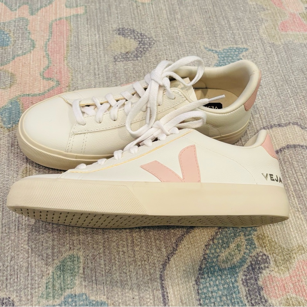 NWOB Women’s Veja White/Pink Size 8 shoes